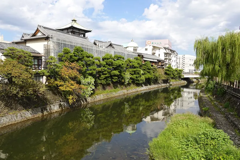 Tokaikan, a former ryokan by the Matsukawa River in Ito (photo of the Ito area, not of this property)