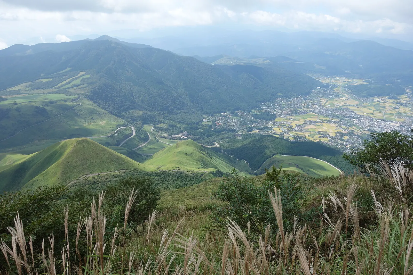 從由布嶽山坡俯瞰由布院