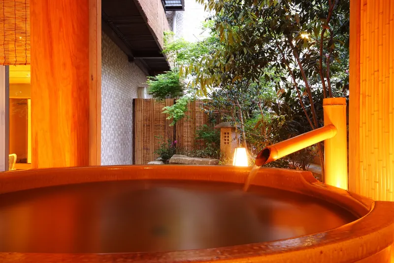 A private open-air bath attached to a guest room (Nishimuraya, Kinosaki Onsen)